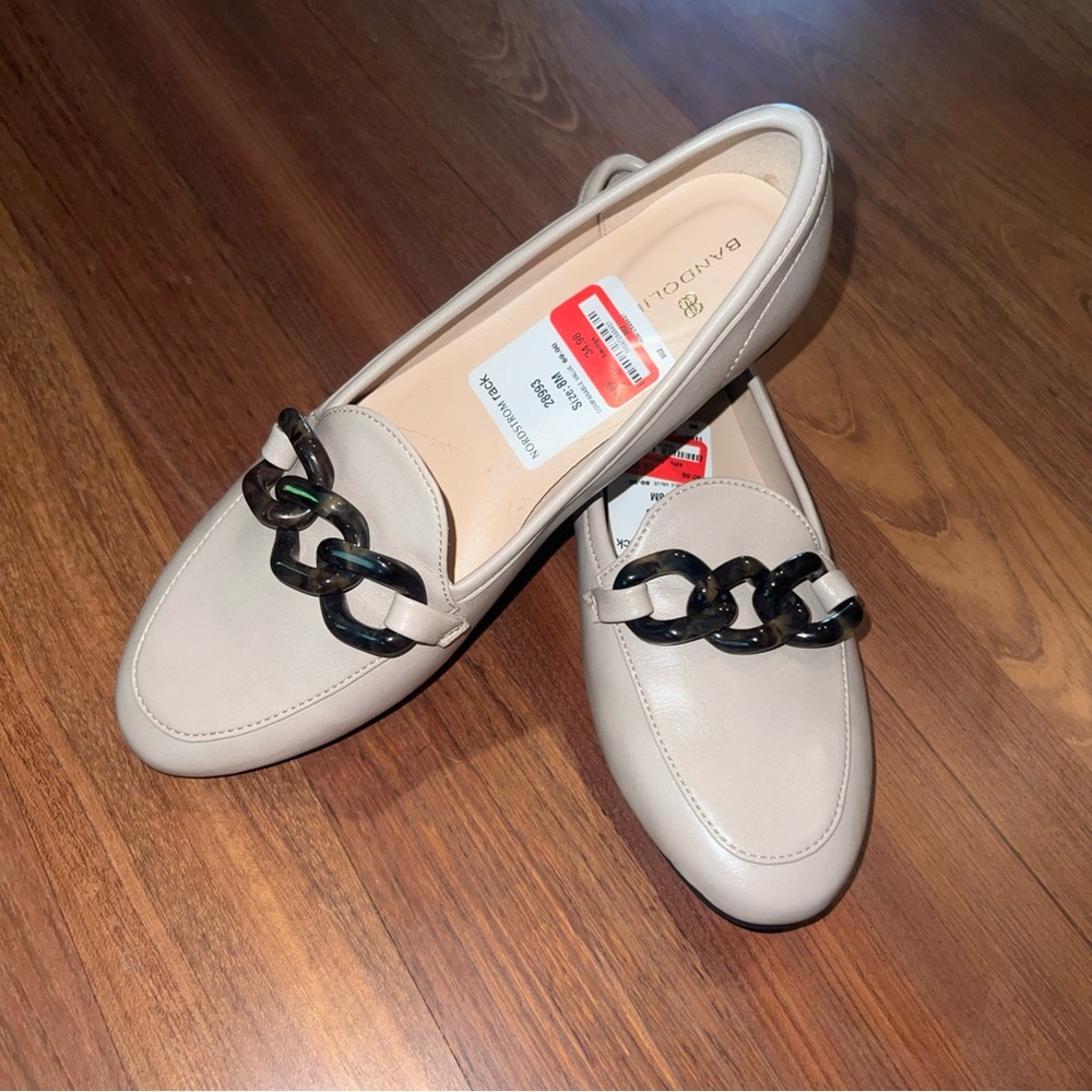 Bandolino Cream and Brown Chain Loafers